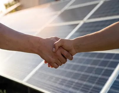 Guia: como escolher a melhor comercializadora de energia para sua empresa?